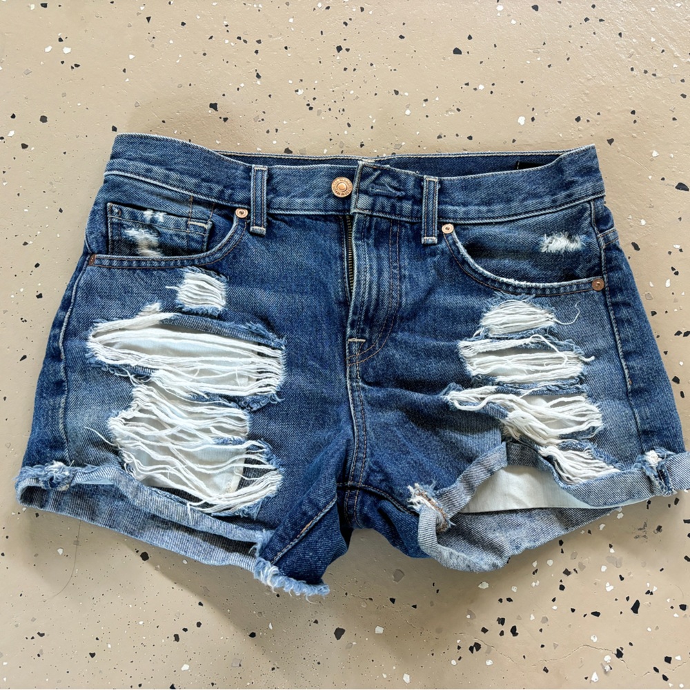 7 for All Mankind - Denim Shorts. Size 26. Light wear, good condition. Size 26.